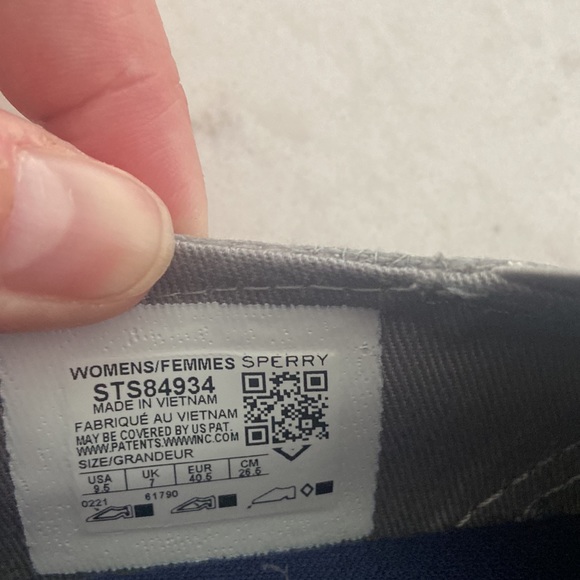 Sperry Shoe - Picture 2 of 4